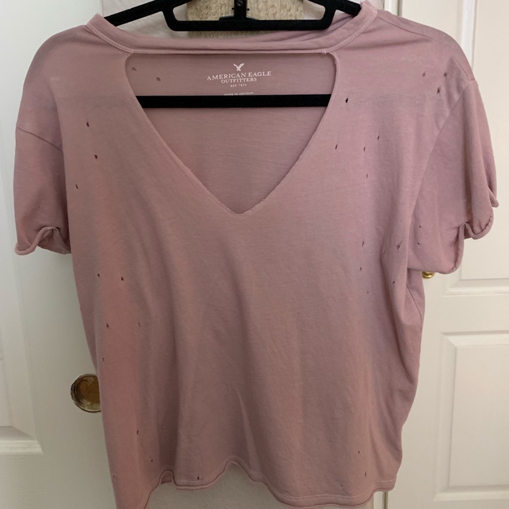 AE Cut-out V-neck